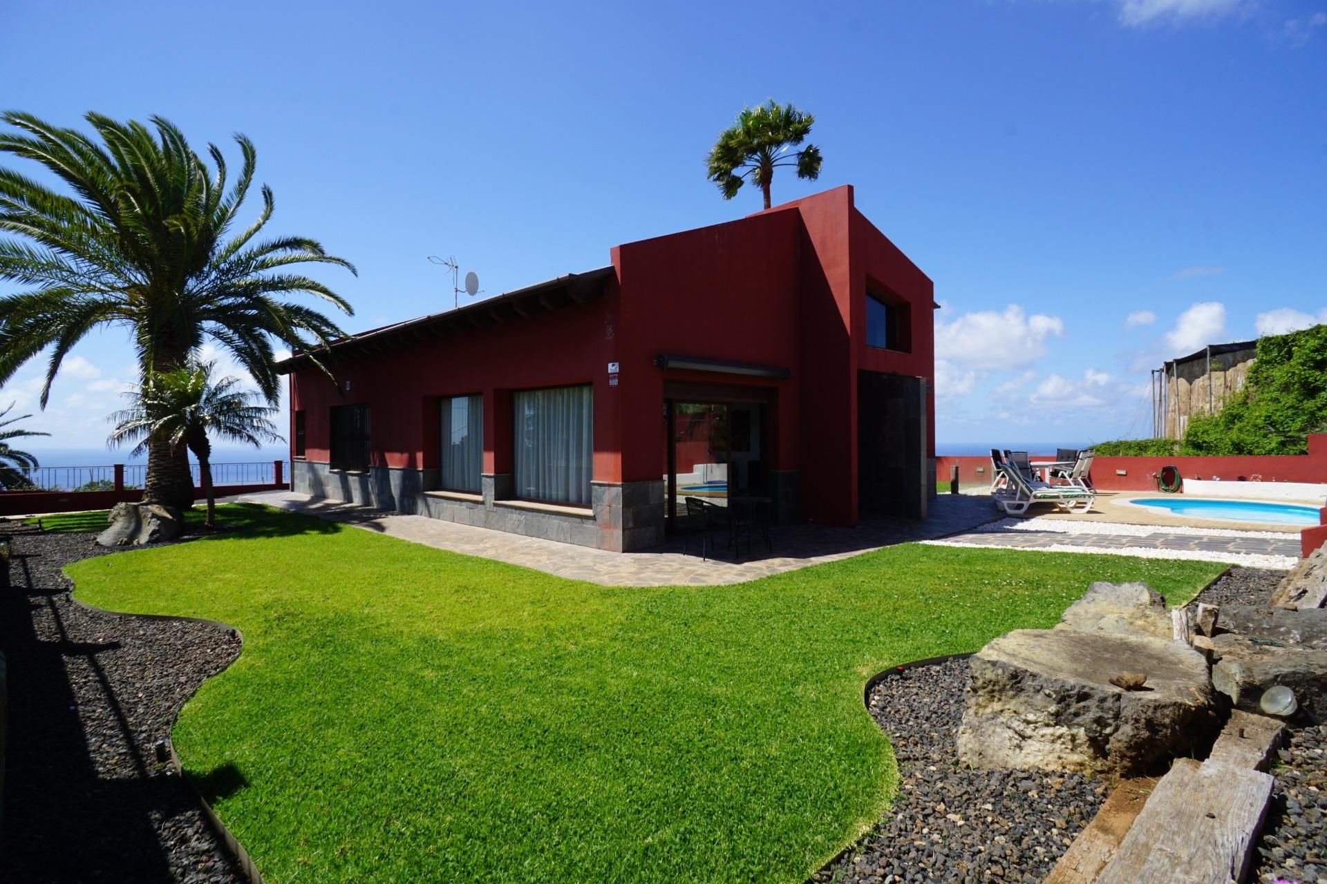 Vista exterior de Casa o xalet de lloguer en Tacoronte amb Jardí privat i Piscina