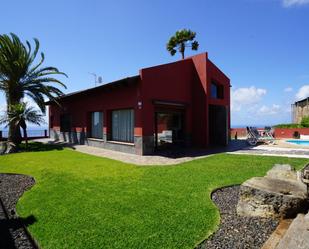 Vista exterior de Casa o xalet de lloguer en Tacoronte amb Jardí privat i Piscina