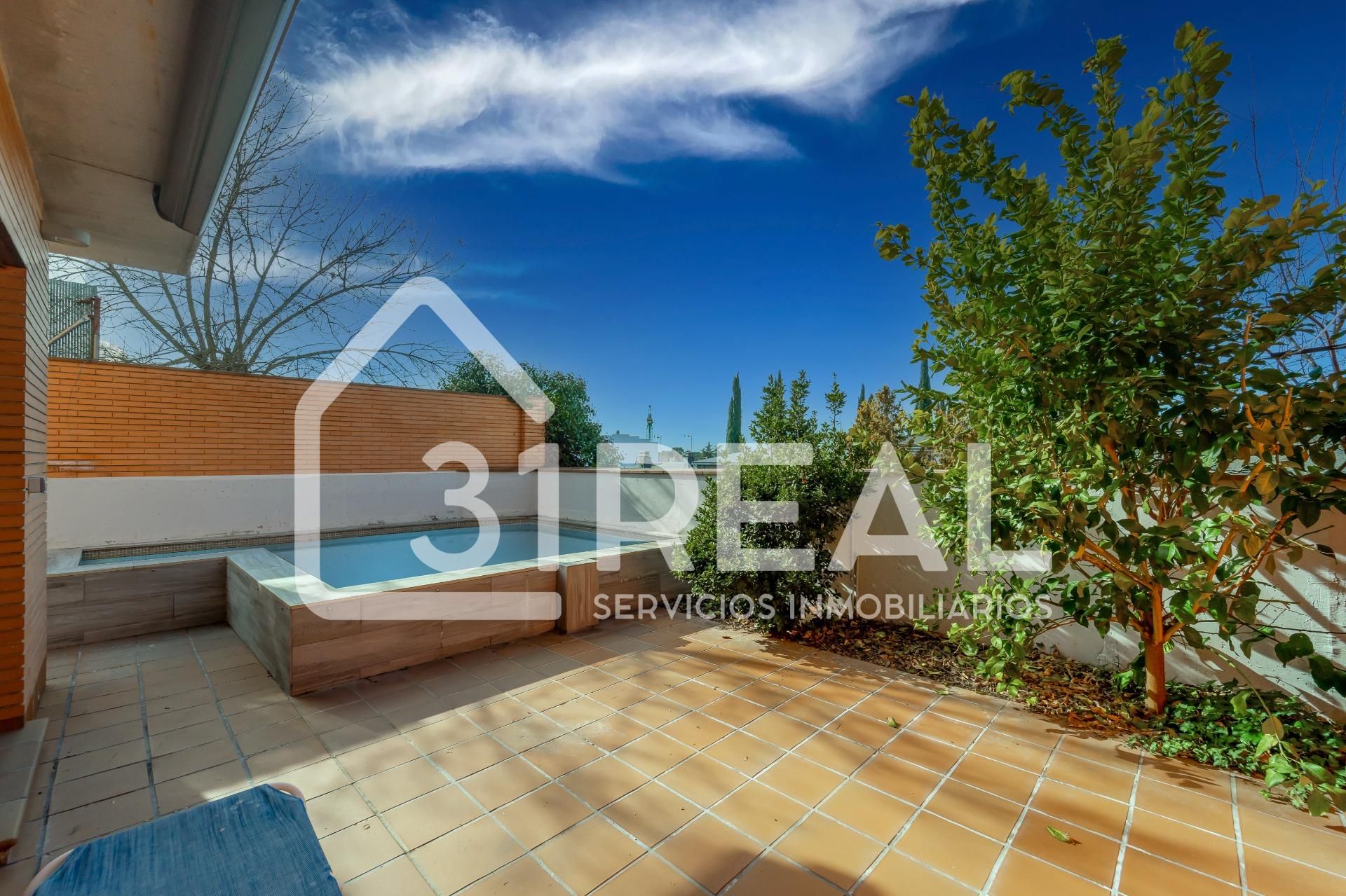 Garden of Single-family semi-detached for sale in  Madrid Capital  with Air Conditioner, Heating and Private garden