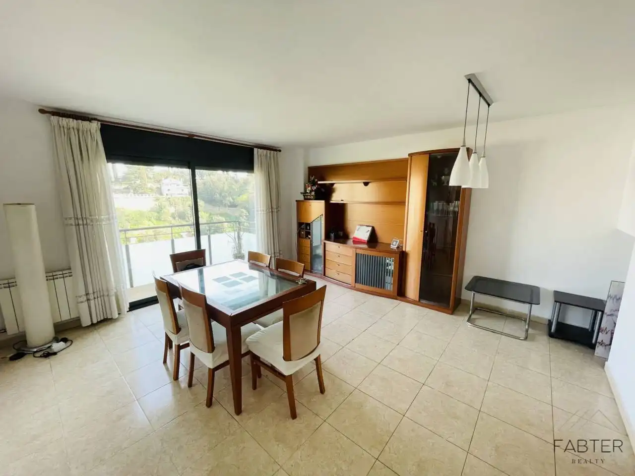 Comedor de Casa adosada en venta en Sant Feliu de Codines con Aire acondicionado y Jardín privado