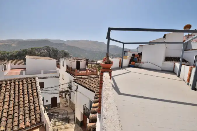 Vista exterior de Casa adosada en venta en Benaoján con Calefacción, Terraza y Jacuzzi