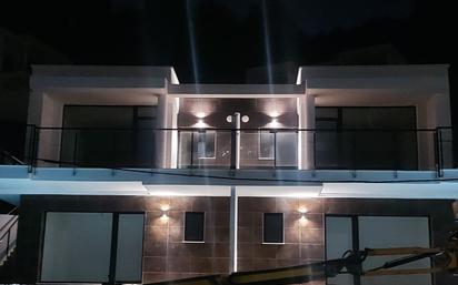 Exterior view of Single-family semi-detached for sale in Chiva  with Air Conditioner, Terrace and Balcony