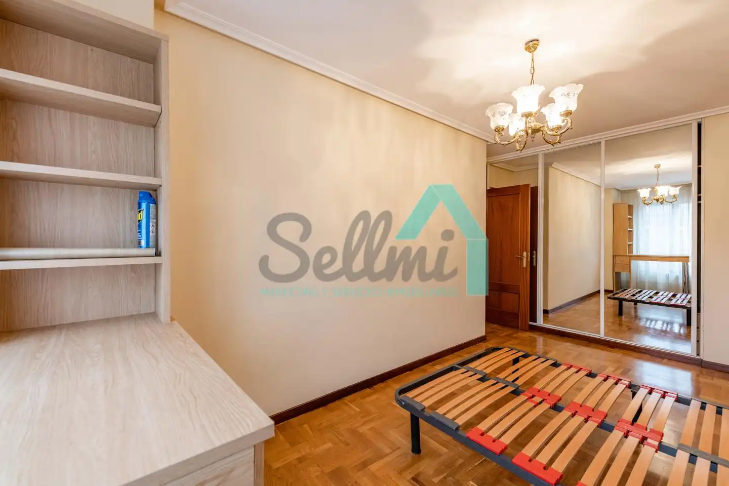 Schlafzimmer von Wohnung zur Miete in Oviedo  mit Heizung, Parkett und Möbliert