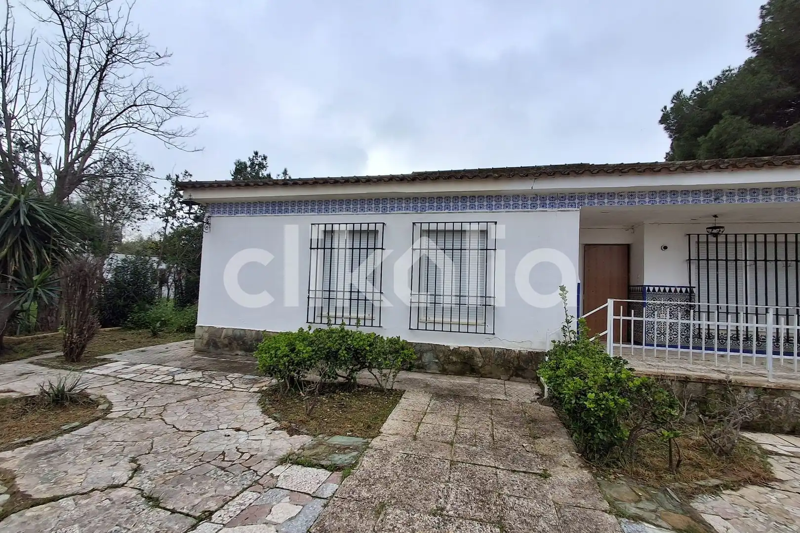 Vista exterior de Casa o xalet en venda en Marchena amb Calefacció, Jardí privat i Piscina
