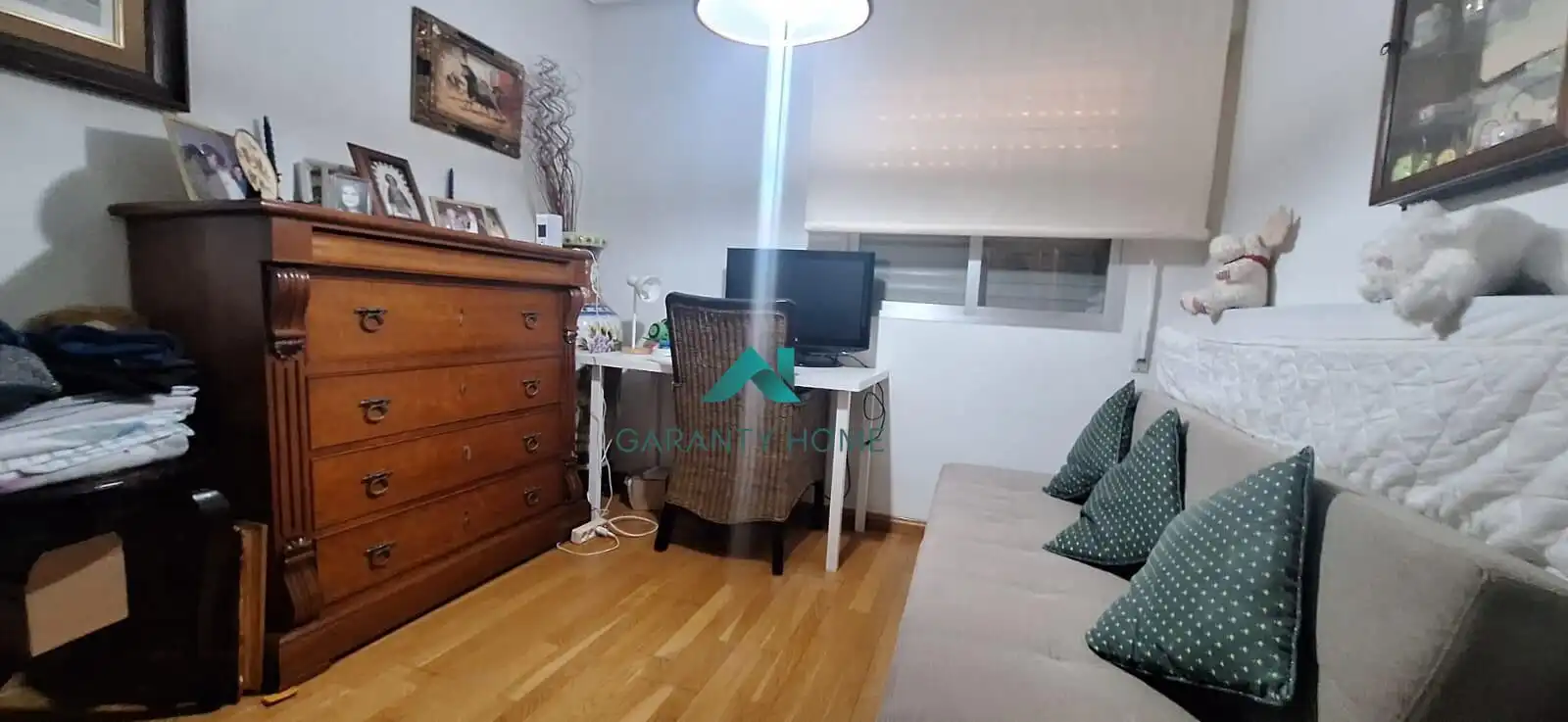 Sala d'estar de Casa adosada en venda en Las Rozas de Madrid amb Aire condicionat, Calefacció i Jardí privat