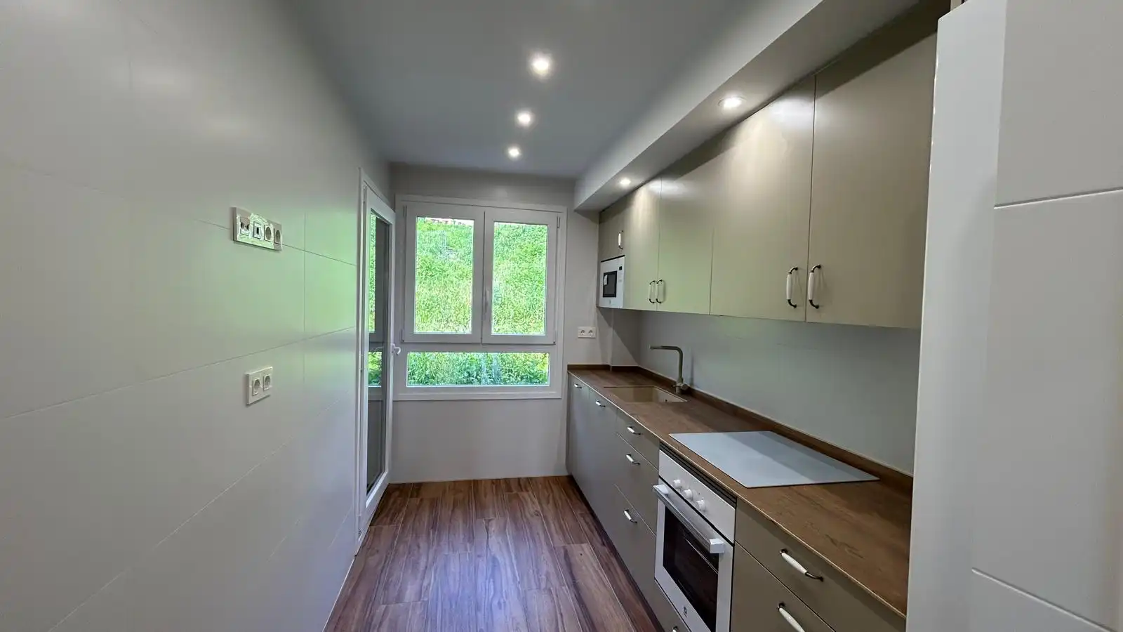 Küche von Wohnung zur Miete in Bilbao  mit Heizung, Möbliert und Balkon