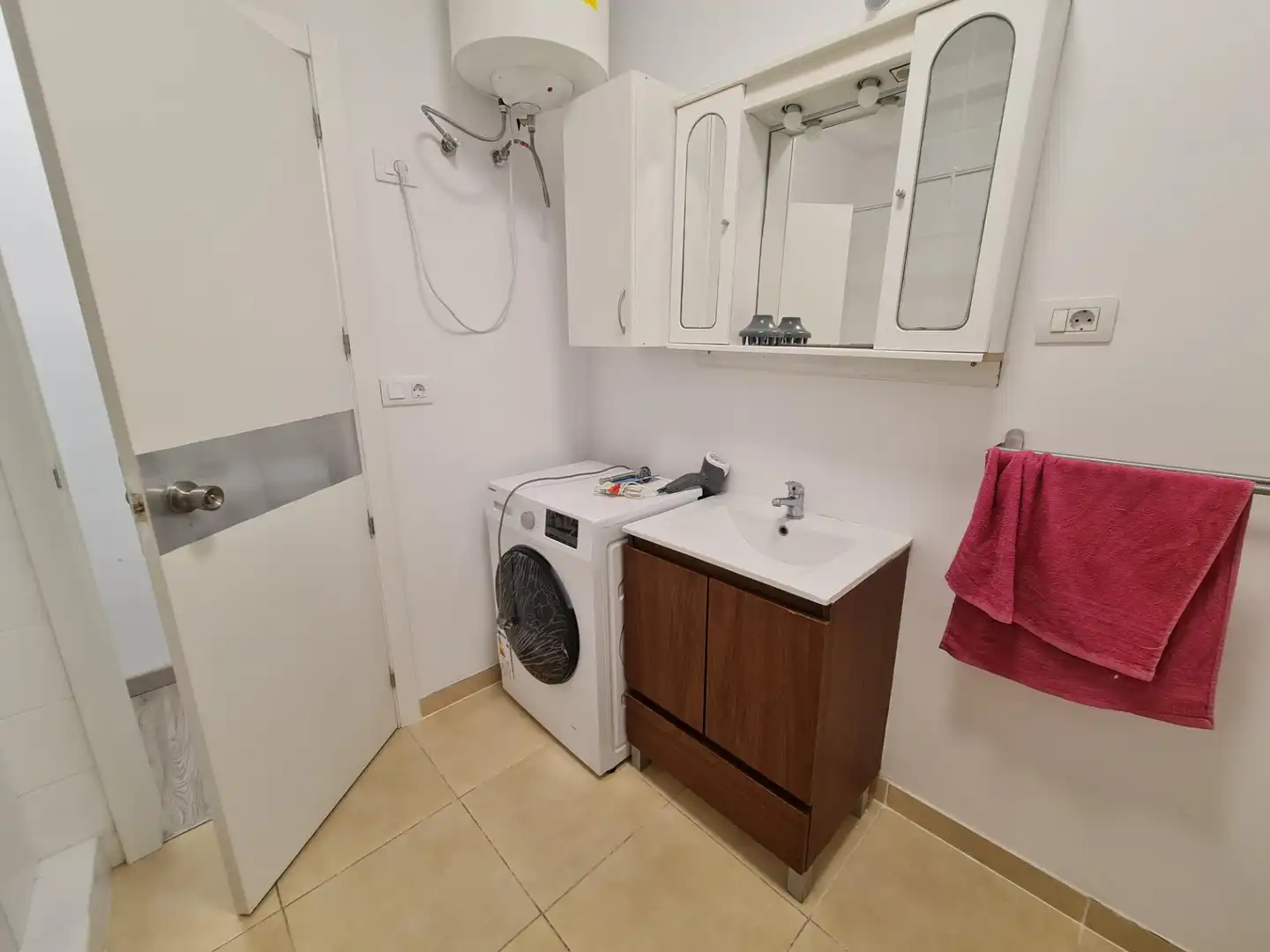 Room in Avenida Avenida Buenos Aires, La Salle - Cuatro Torres