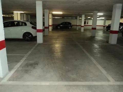 Garaje en Alquiler en Calle Concha Lagos, 3 en Martín Carpena - Torre del Río