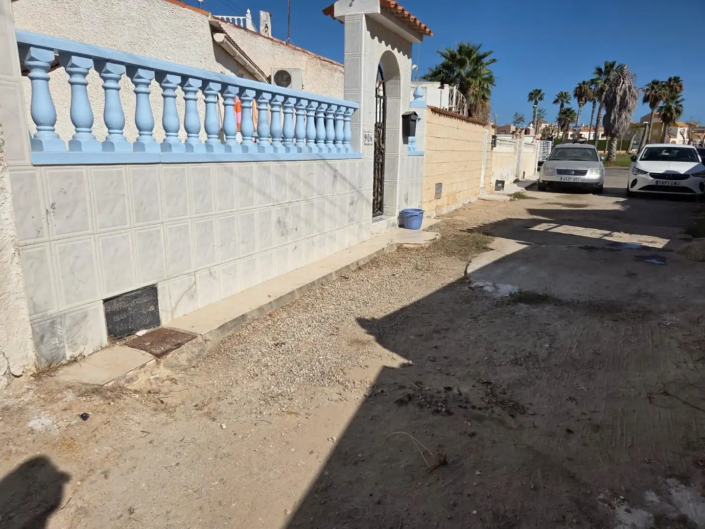 Vista exterior de Casa o xalet en venda en Torrevieja amb Jardí privat i Terrassa