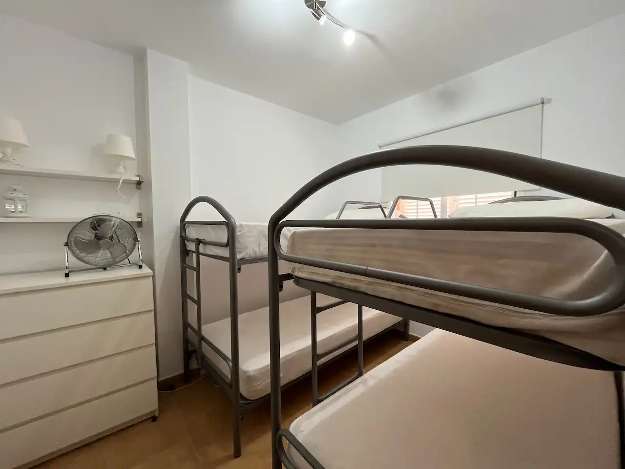Habitación de Casa adosada en venta en Vélez-Málaga con Aire acondicionado, Calefacción y Jardín privado