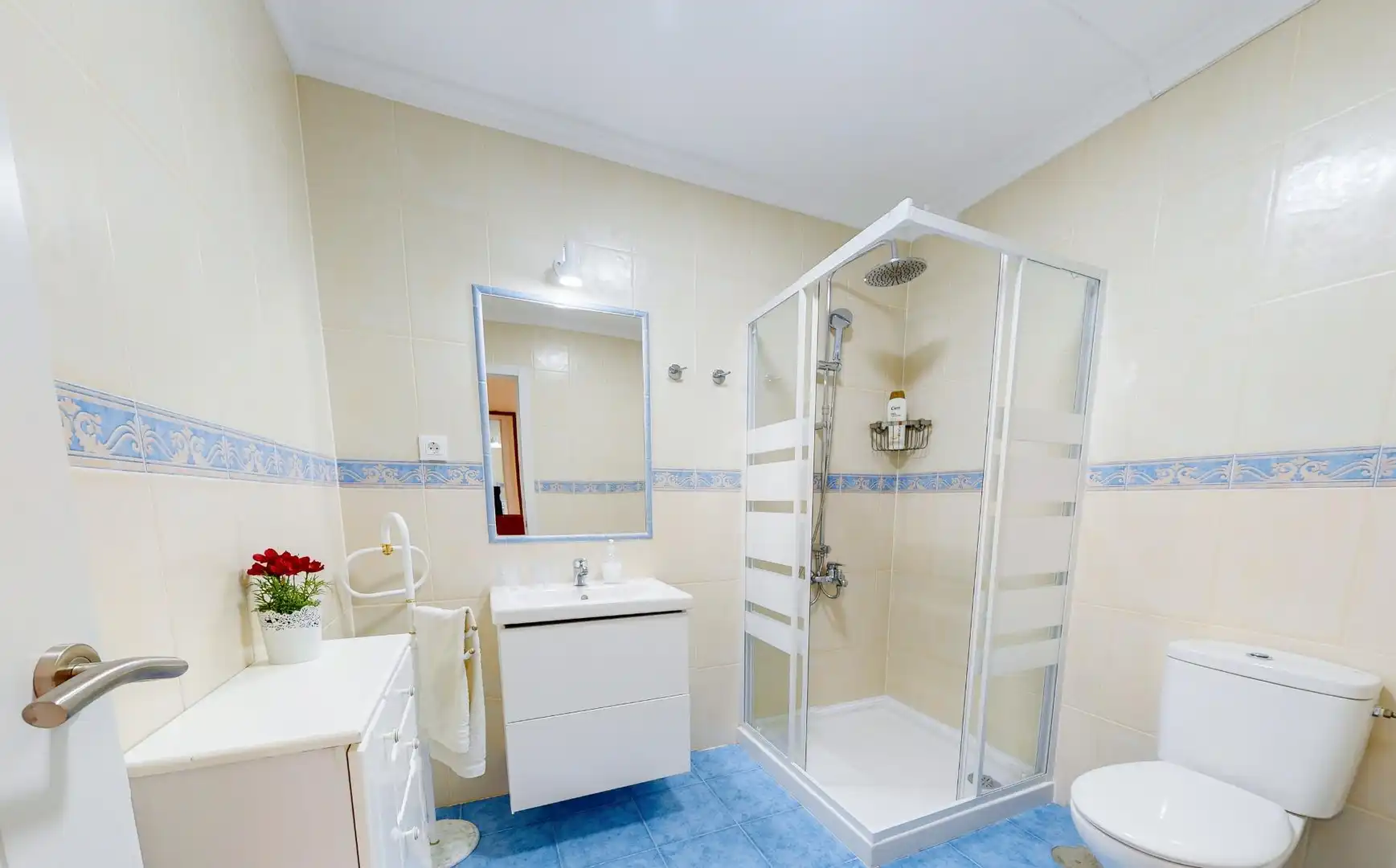 Baño de Piso de alquiler en Benalmádena con Aire acondicionado, Calefacción y Jardín privado