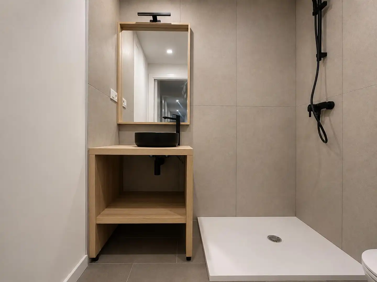 Badezimmer von Erdgeschoss zum Verkauf in Mollet del Vallès mit Klimaanlage, Heizung und Parkett