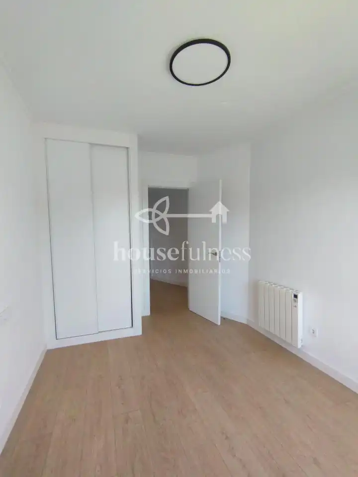 Habitación de Apartamento de alquiler en Ferrol con Calefacción, Trastero y Amueblado