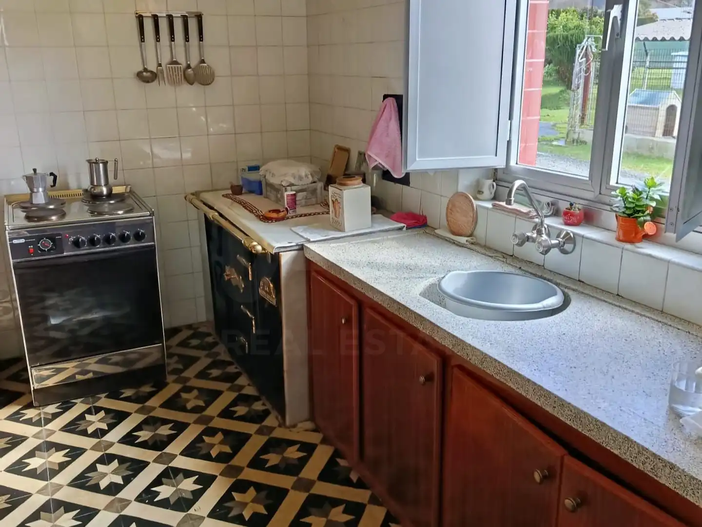 Cuina de Casa o xalet en venda en Narón amb Calefacció, Terrassa i Piscina