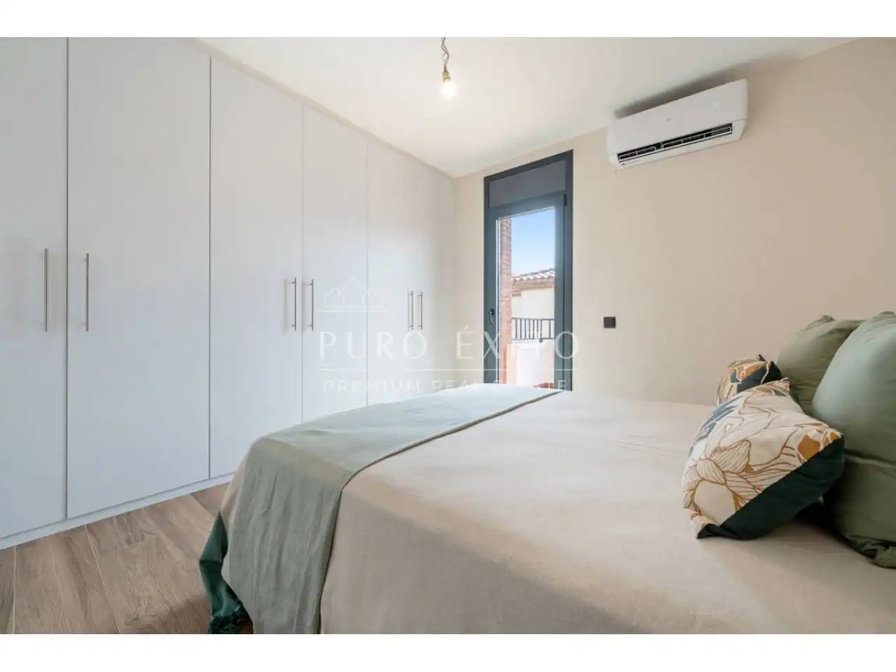 Bedroom of Houses for sale in Cambrils  with Air Conditioner, Private garden and Parquet flooring
