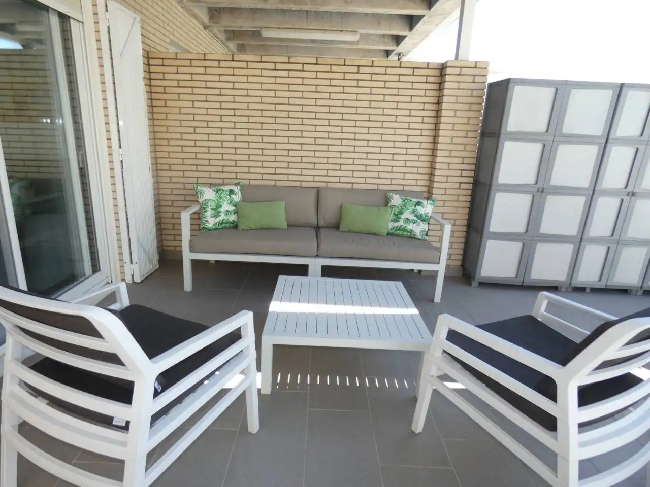 Terrasse von Einfamilien-Reihenhaus zum Verkauf in Benicarló mit Klimaanlage, Heizung und Privatgarten