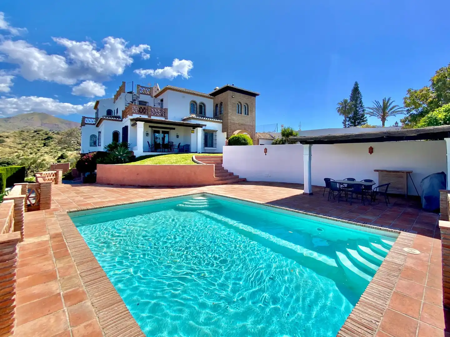 Casa amb piscina en venda a mezquita alta 1