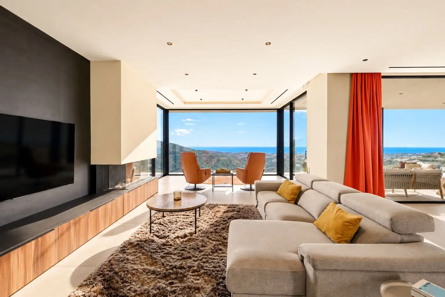 Sala d'estar de Casa o xalet en venda en Benahavís amb Calefacció, Jardí privat i Terrassa
