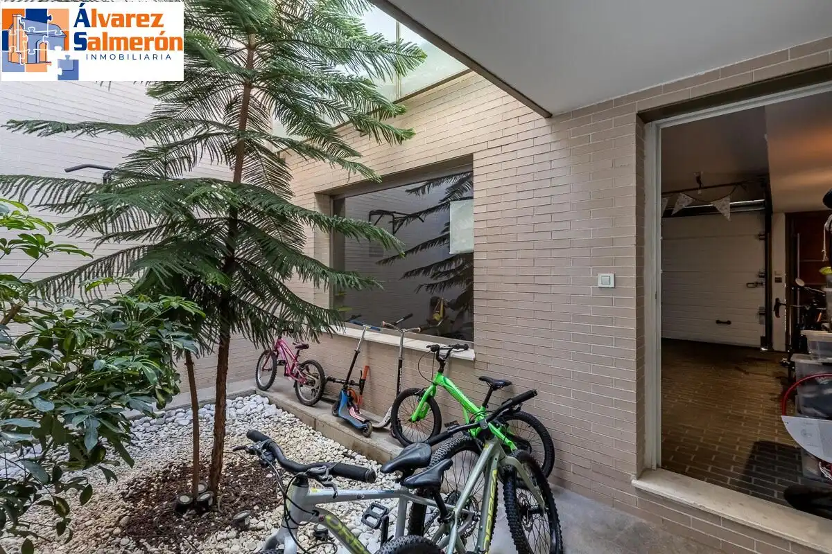 Balcony of Detached homes for sale in Granada