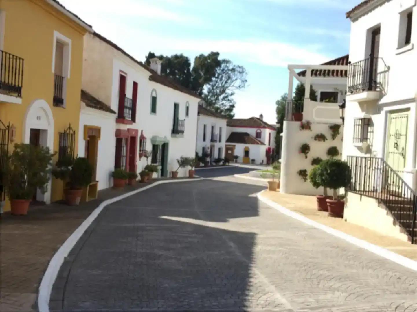 Vista exterior de Pis en venda en Marbella amb Piscina i Balcó