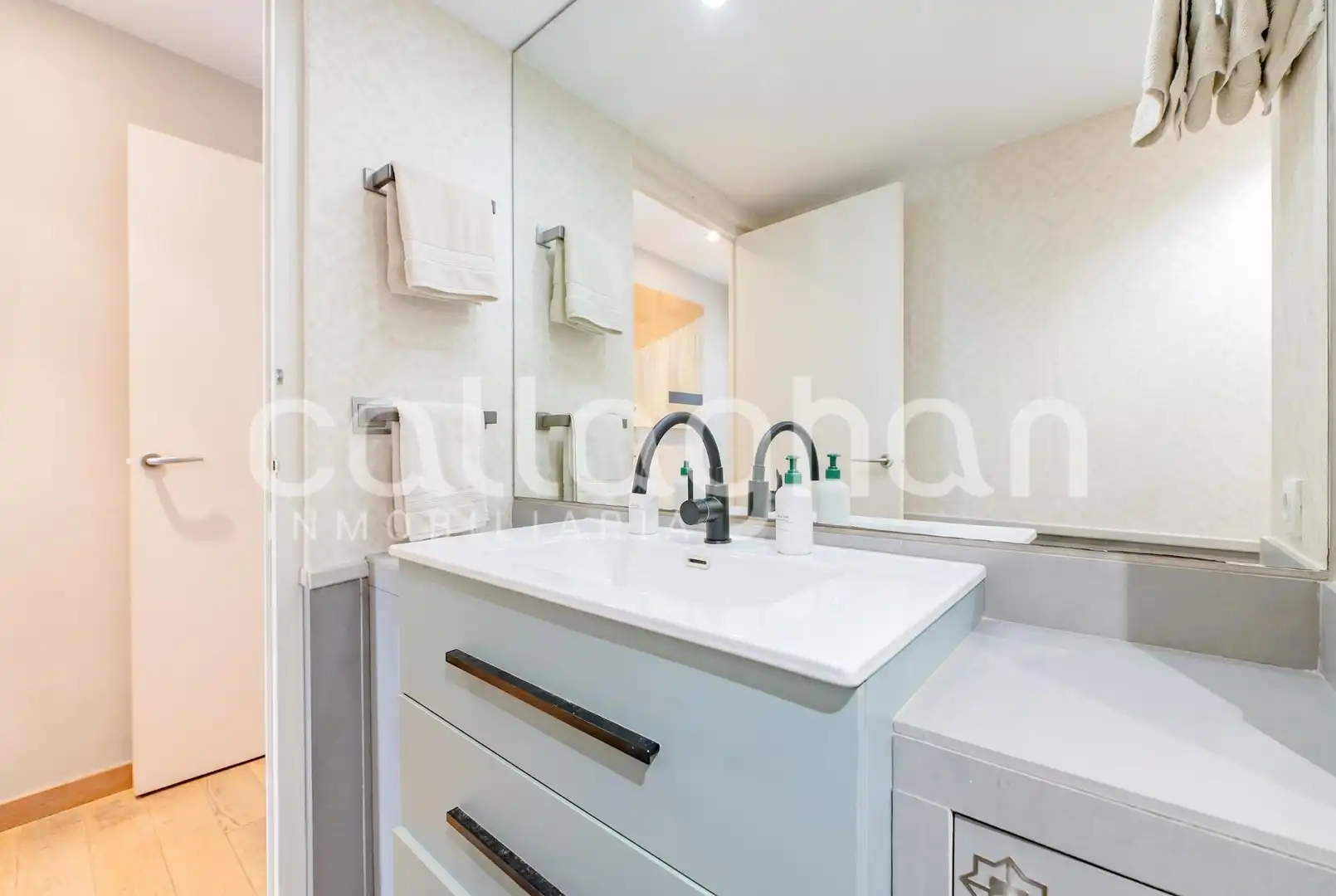 Baño de Piso en venta en Valencia con Aire acondicionado, Calefacción y Balcón