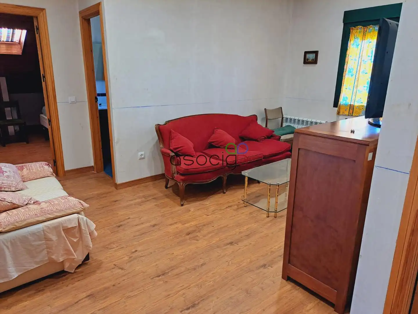 Sala de estar de Casa o chalet en venta en Solanillos del Extremo con Calefacción, Trastero y Piscina