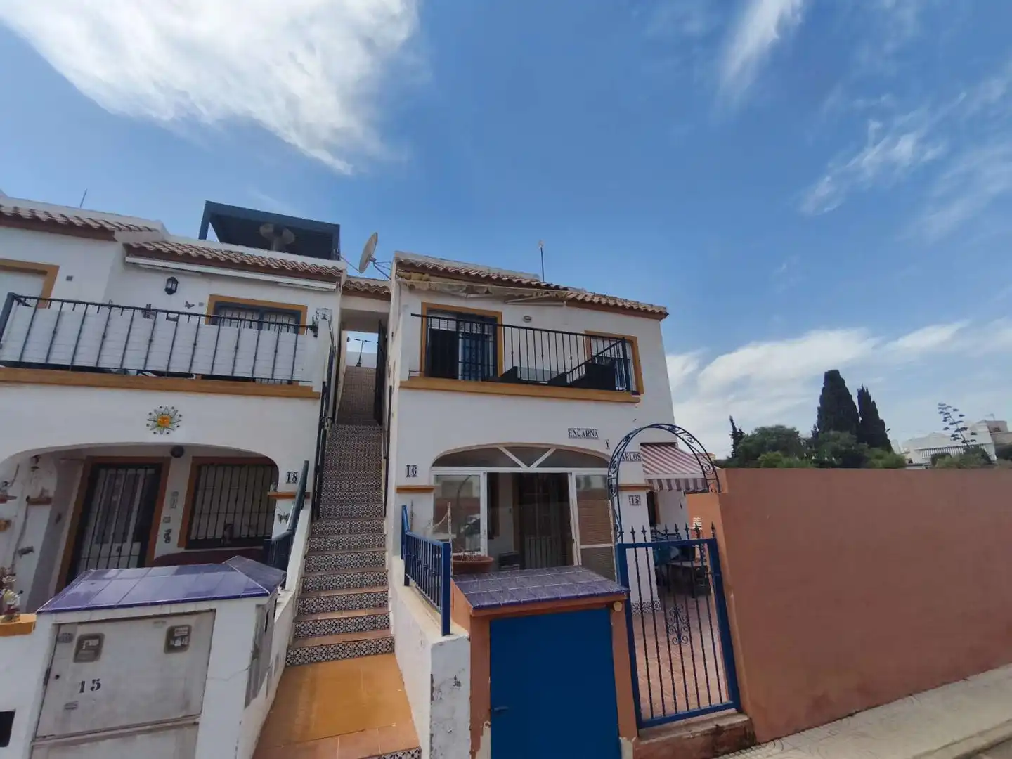 Außenansicht von Wohnungen zum Verkauf in Orihuela mit Klimaanlage, Heizung und Terrasse