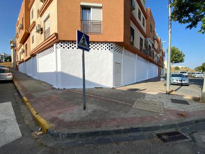 Vista exterior de Local en venda en Alcalá de Guadaira
