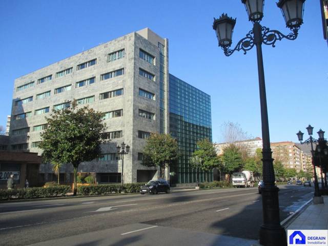 Local comercial en Alquiler en Oviedo - Hermanos Menéndez Pidal en Llamaquique
