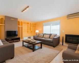 Living room of Single-family semi-detached for sale in  Madrid Capital  with Air Conditioner, Heating and Private garden