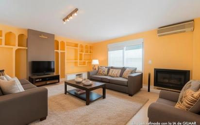 Living room of Single-family semi-detached for sale in  Madrid Capital  with Air Conditioner, Heating and Private garden