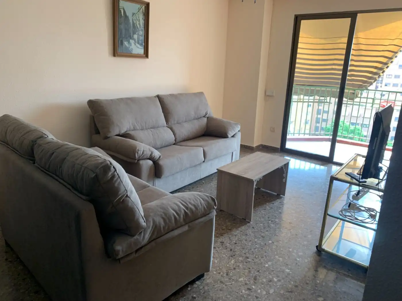 Sala d'estar de Pis de lloguer en Valencia amb Jardí privat, Moblat i Balcó