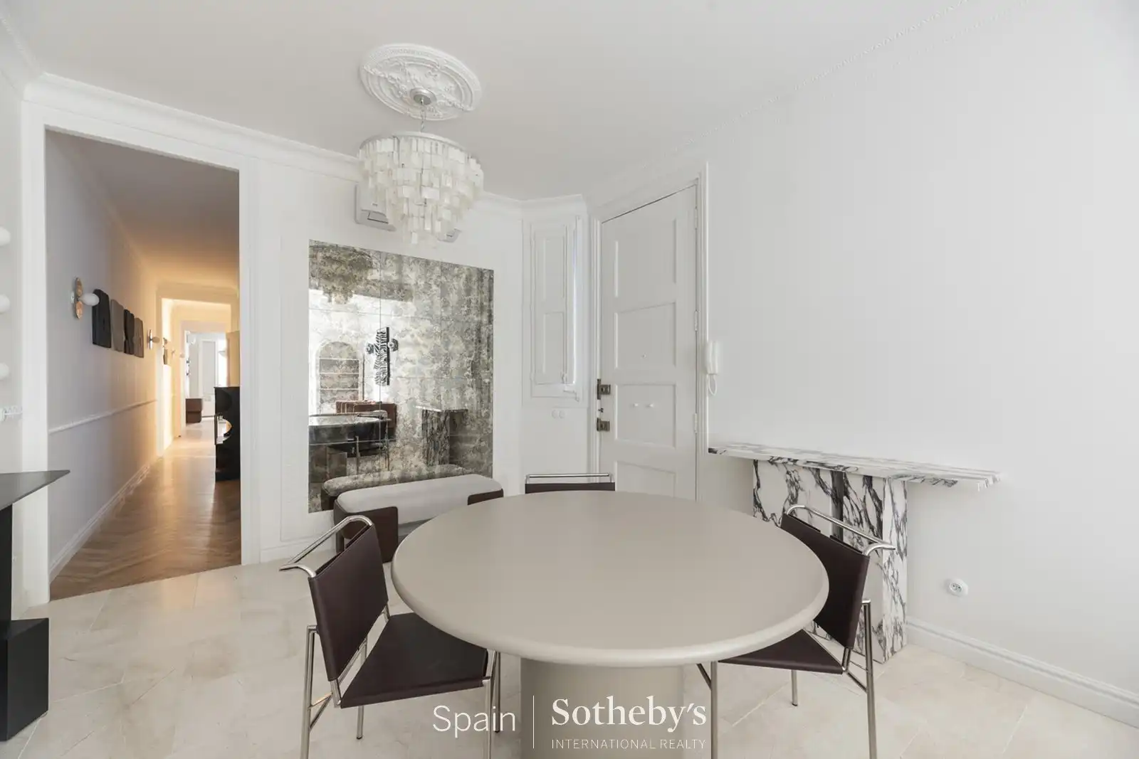 Menjador de Apartament en venda en Barcelona amb Aire condicionat
