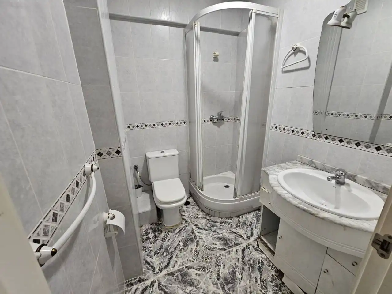 Baño de Piso en venta en Alicante / Alacant con Terraza y Balcón