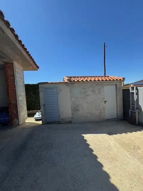 Aparcament de Casa o xalet en venda en Calvarrasa de Arriba amb Calefacció, Jardí privat i Terrassa