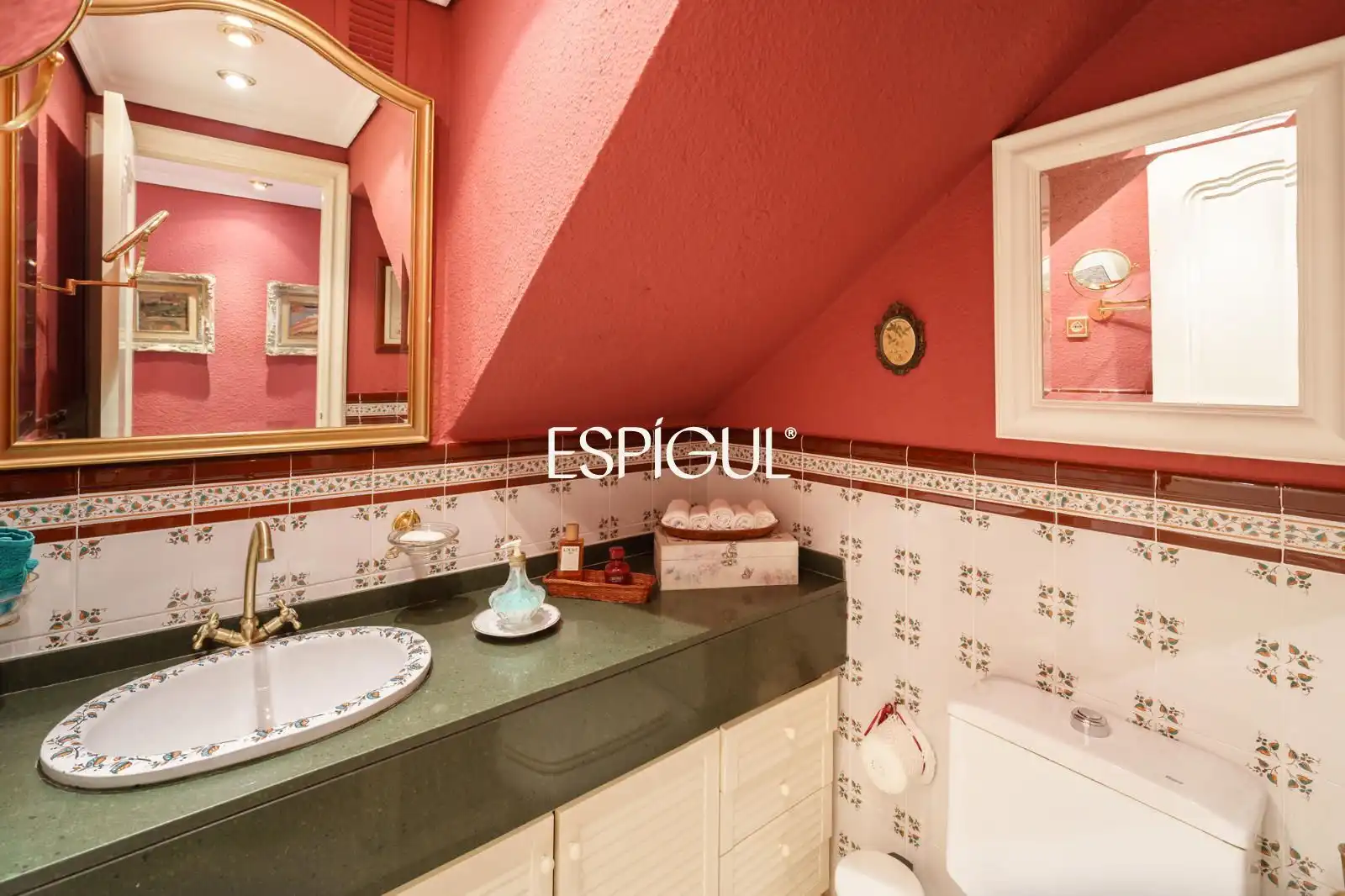 Baño de Casa adosada en venta en Tiana con Aire acondicionado, Calefacción y Jardín privado