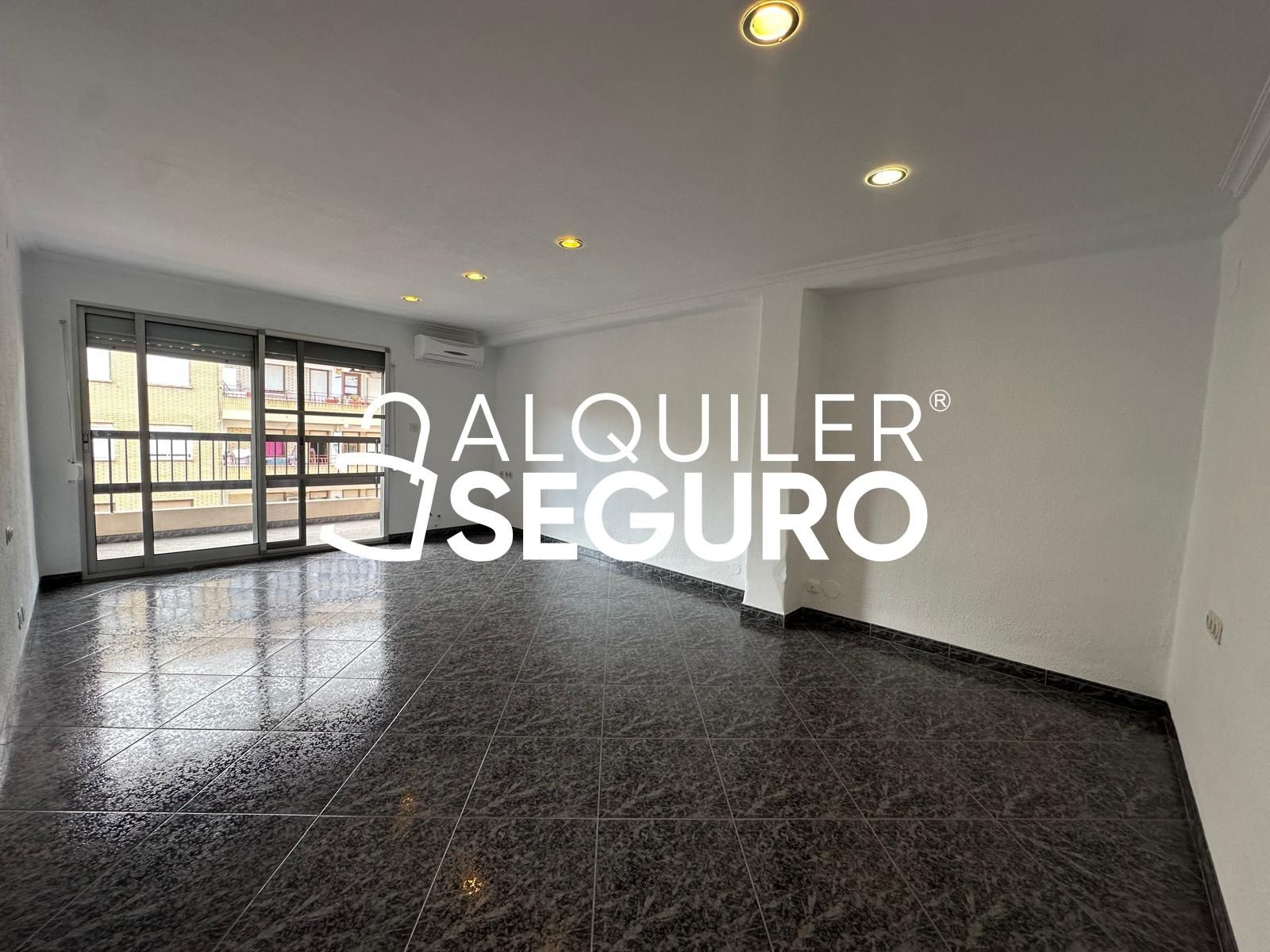 Vista exterior de Pis de lloguer en  Valencia Capital amb Aire condicionat i Terrassa