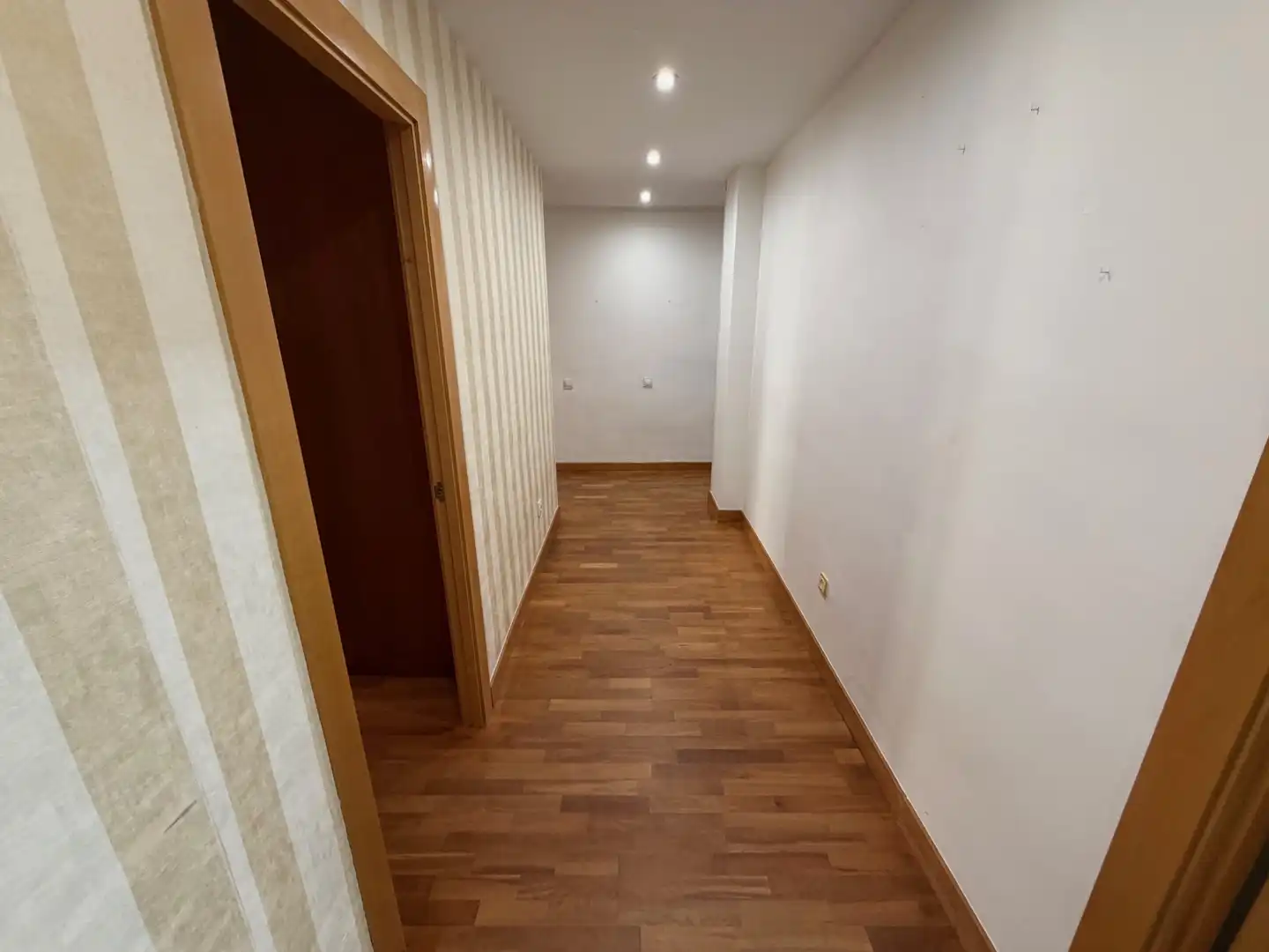 Wohnung zum Verkauf in Almería mit Klimaanlage, Parkett und Möbliert