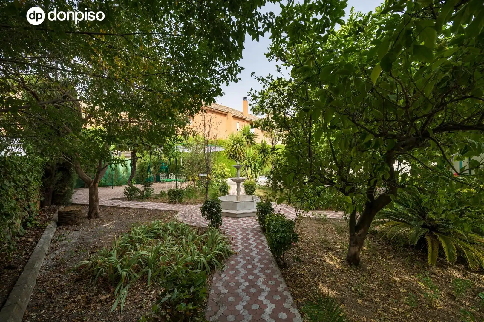 Jardín de Casa o chalet en venta en Armilla con Aire acondicionado, Calefacción y Jardín privado