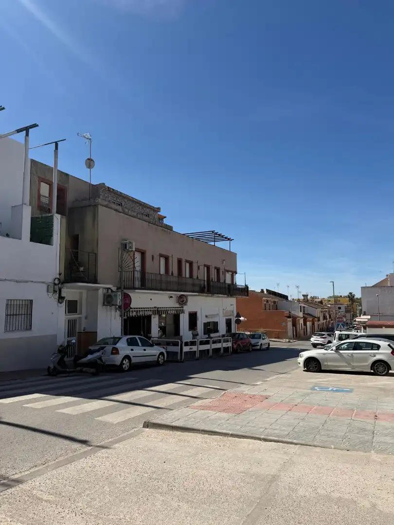 Vista exterior de Àtic en venda en Coria del Río