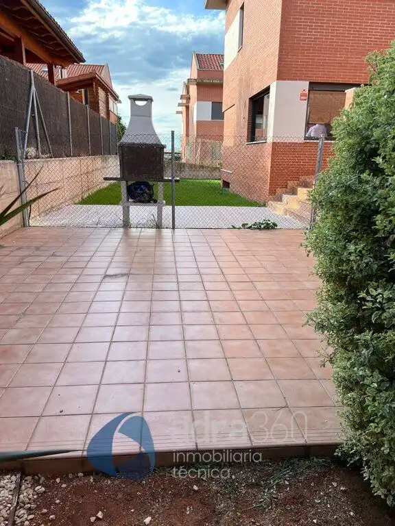 Jardí de Casa o xalet en venda en Cirueña amb Calefacció, Jardí privat i Terrassa