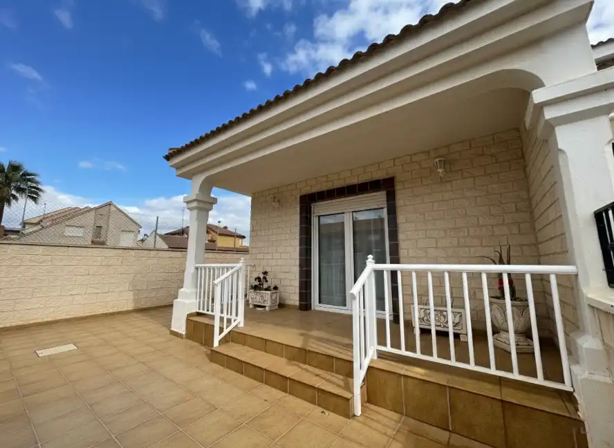 Vista exterior de Casa adosada en venda en San Javier amb Aire condicionat, Calefacció i Jardí privat