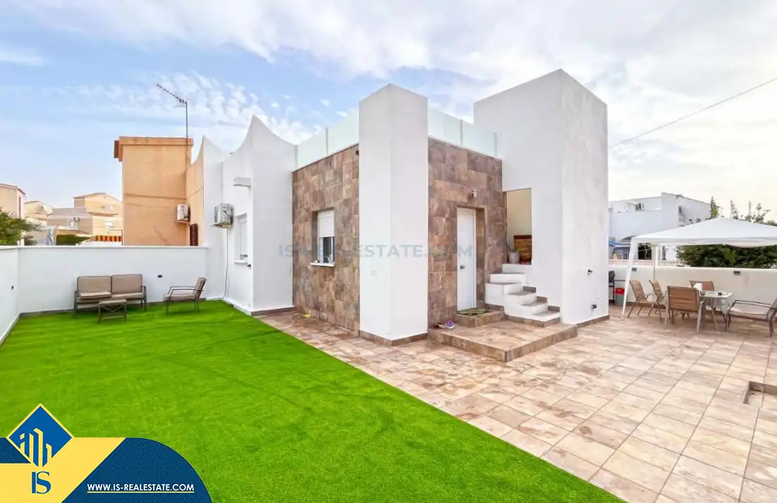 Detached house with garden for sale in Orihuela Costa
