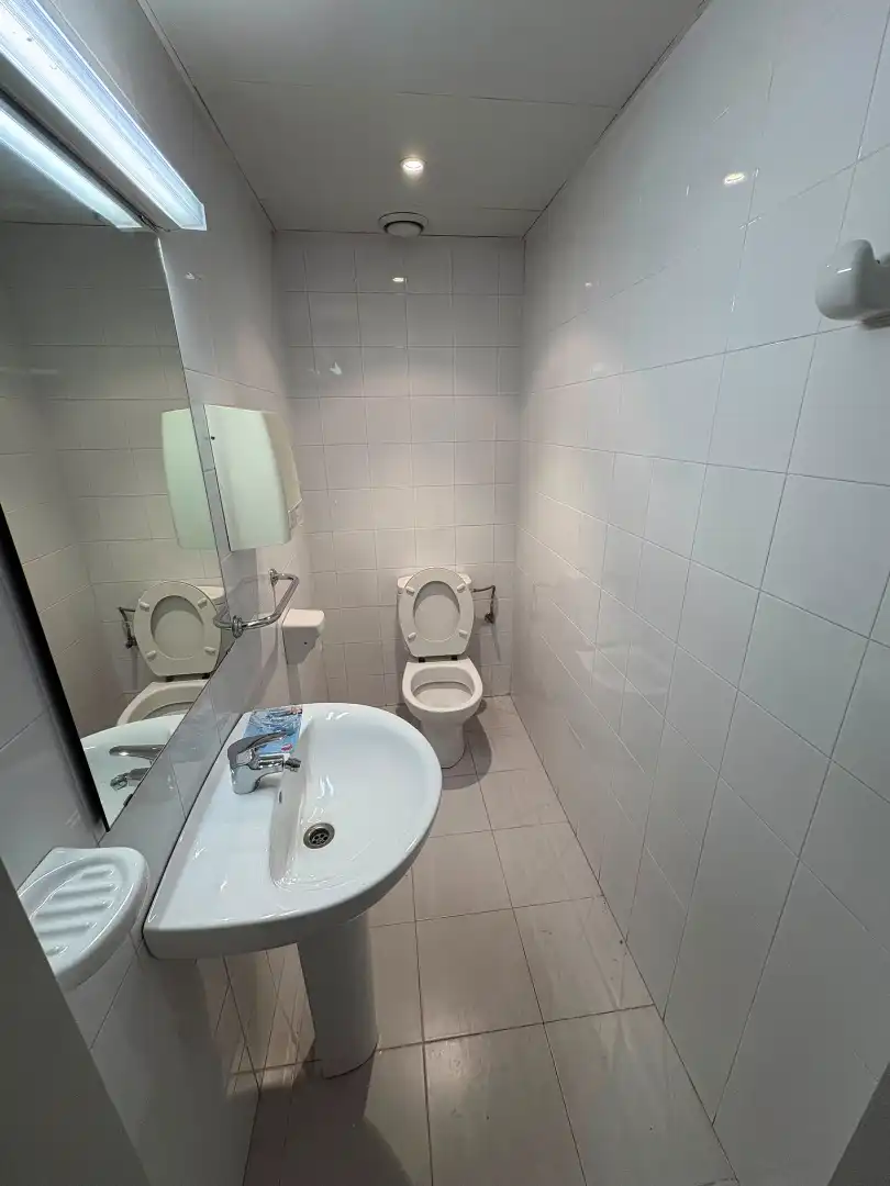 Bathroom of Commercial properties for rent in Girona  with Air Conditioner and Parquet flooring