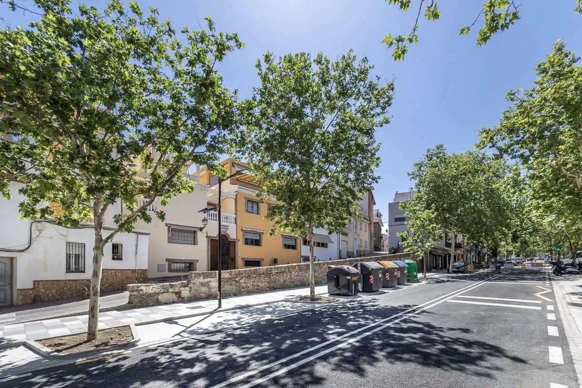 Vista exterior de Casa adosada en venda en Granada amb Aire condicionat i Terrassa