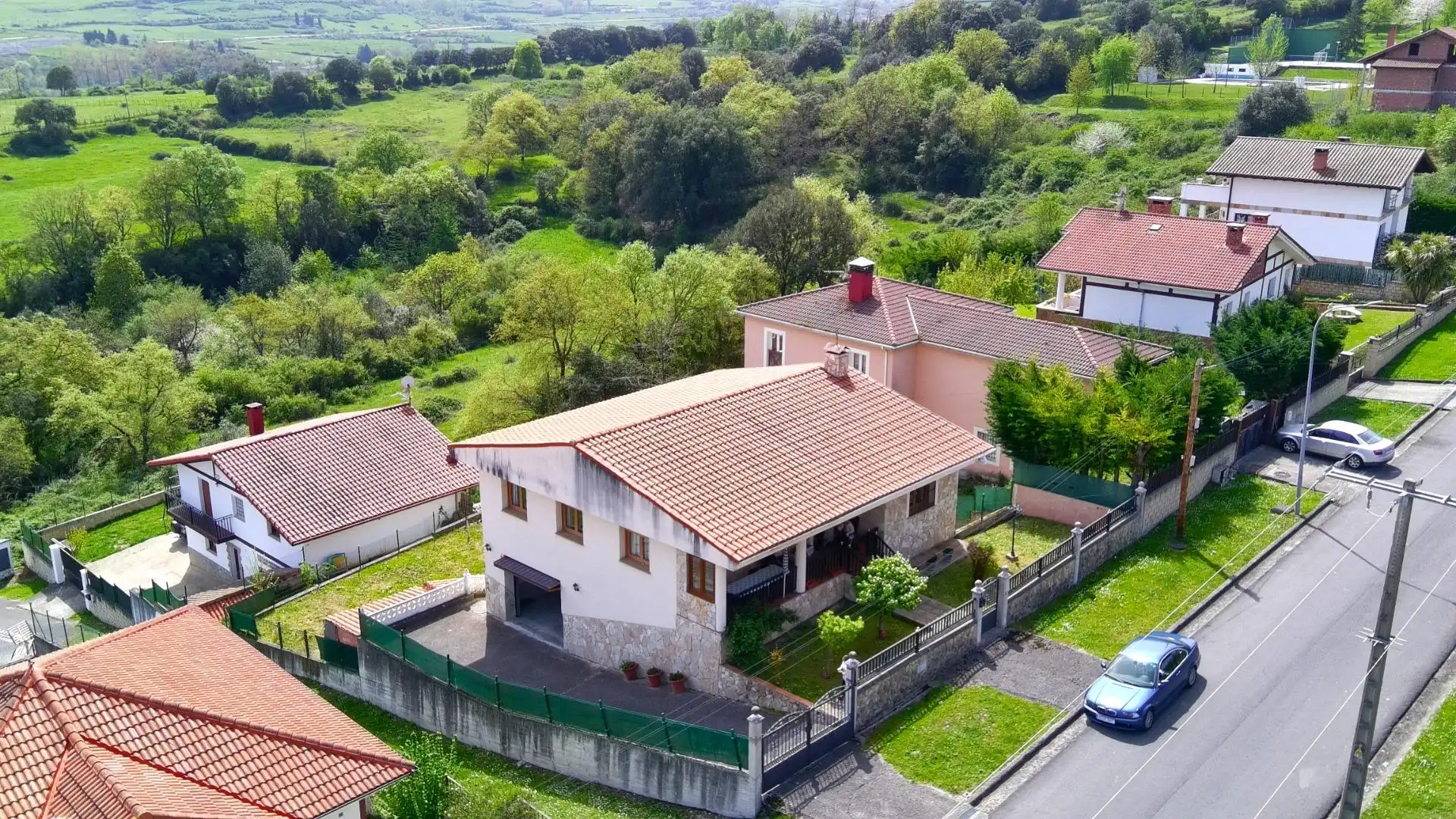 Außenansicht von Haus oder Chalet zum Verkauf in Valle de Mena mit Heizung, Privatgarten und Terrasse