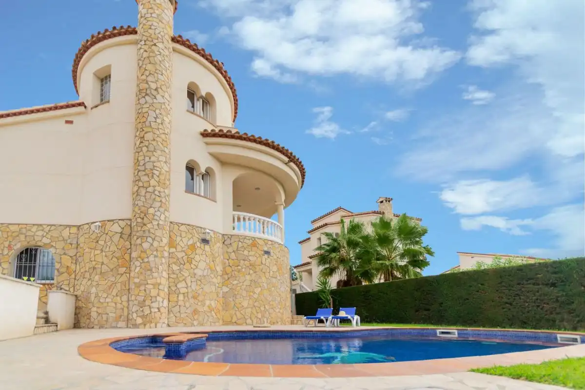 Piscina de Casa o xalet en venda en El Perelló amb Aire condicionat, Calefacció i Jardí privat