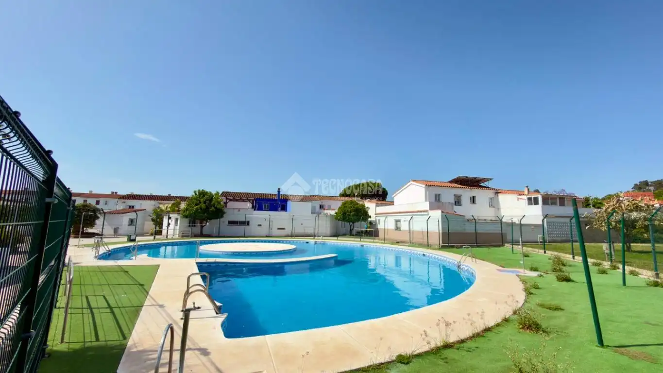 Piscina de Pis en venda en Los Barrios amb Aire condicionat i Calefacció