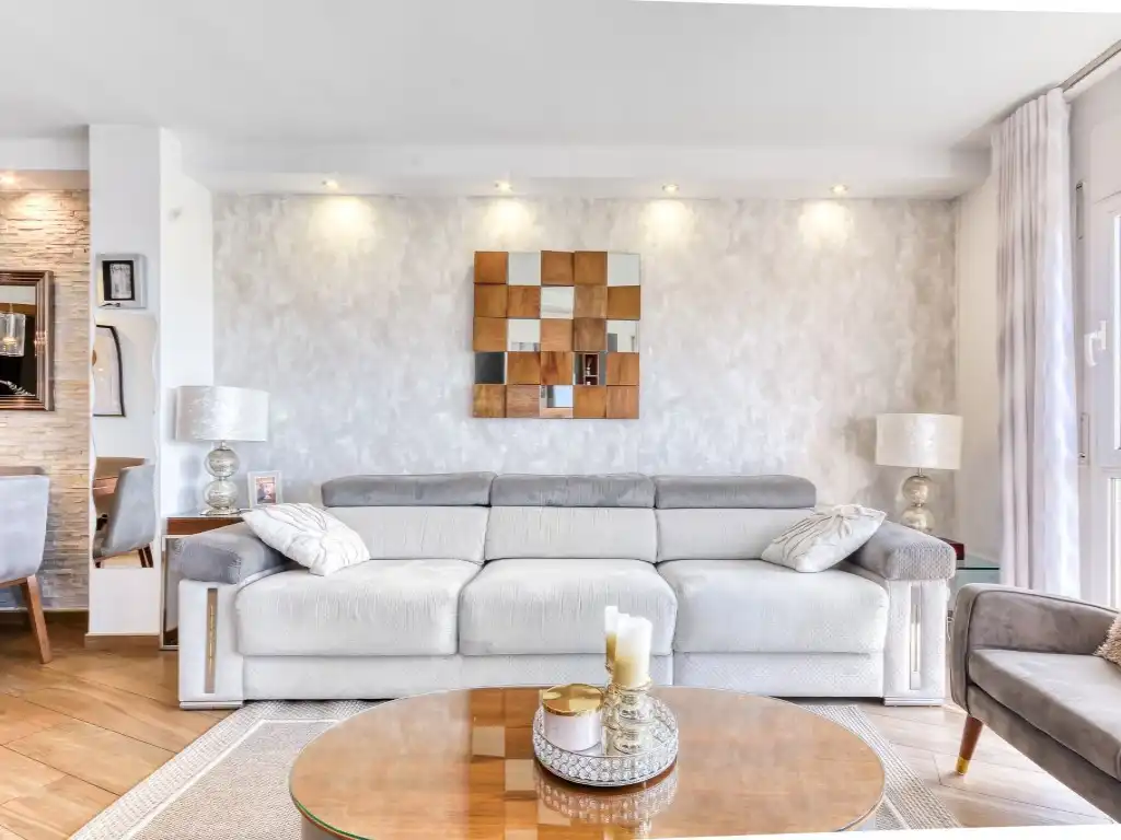 Living room of Flat for sale in Figueres  with Air Conditioner
