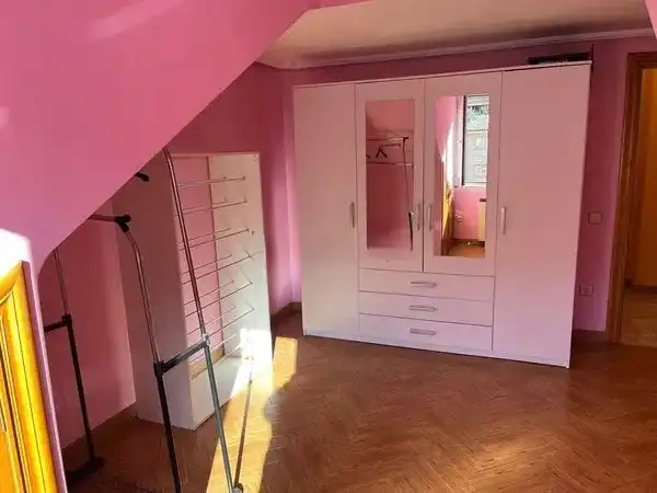 Habitación de Casa adosada en venta en Oviedo  con Trastero